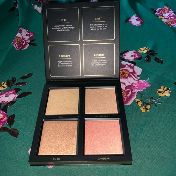 Brand New Huda Beauty 3D Highlighter Palette - Picture 2 of 4